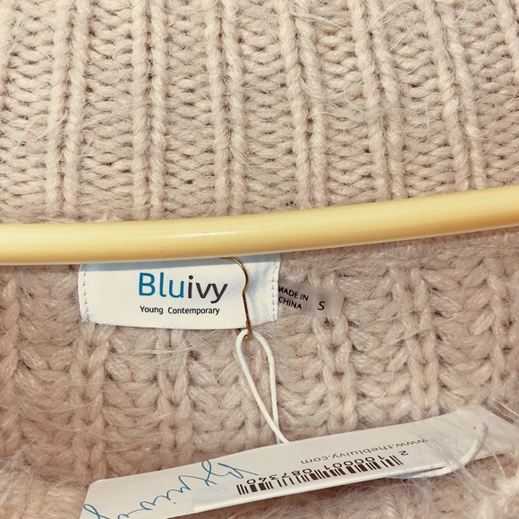NWT Bluivy Sweater Top Size: Small - Picture 3 of 3
